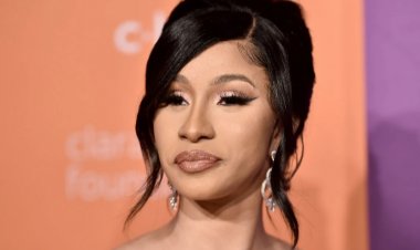 Cardi B yagejejwe mu nkiko azira ifoto ye