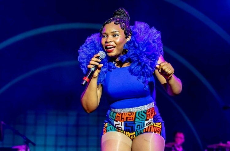 Yemi Alade yahishuye uko yigeze kubeshya imyaka bikamubera umutwaro