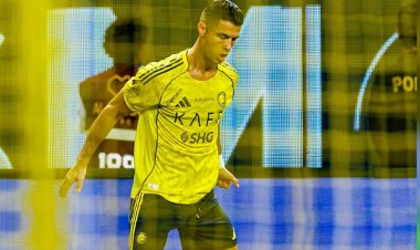 Cristiano Ronaldo yongeye gukebura abamuca amazi