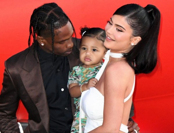 Travis Scott yahishuye uko kuba umubyeyi byahinduye ubuzima bwe na Kylie Jenner
