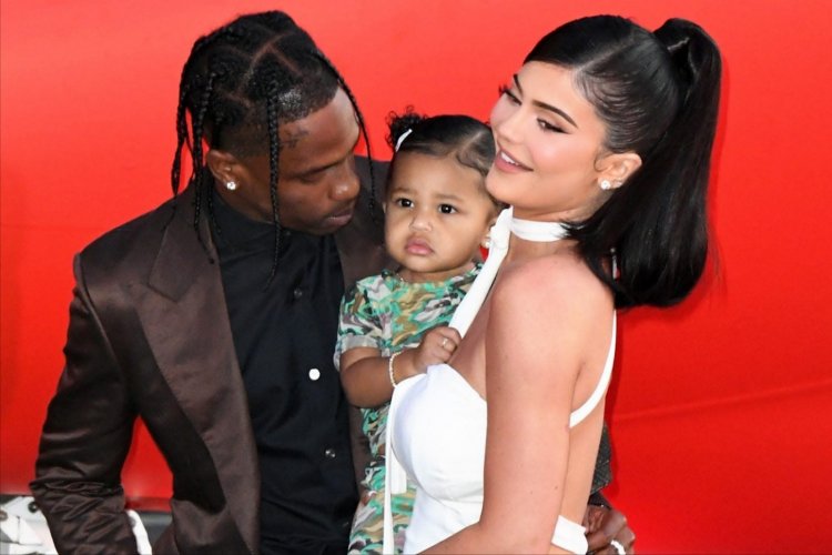 Travis Scott yahishuye uko kuba umubyeyi byahinduye ubuzima bwe na Kylie Jenner