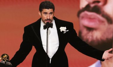 Bad Bunny yifashishije Grammy yifatira ku gahanga Amerika