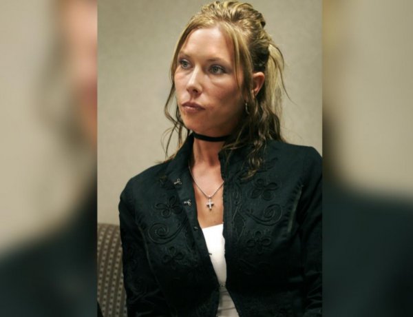 Uwahoze ari umugore wa Eminem ari mu mazi abira