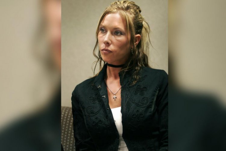 Uwahoze ari umugore wa Eminem ari mu mazi abira