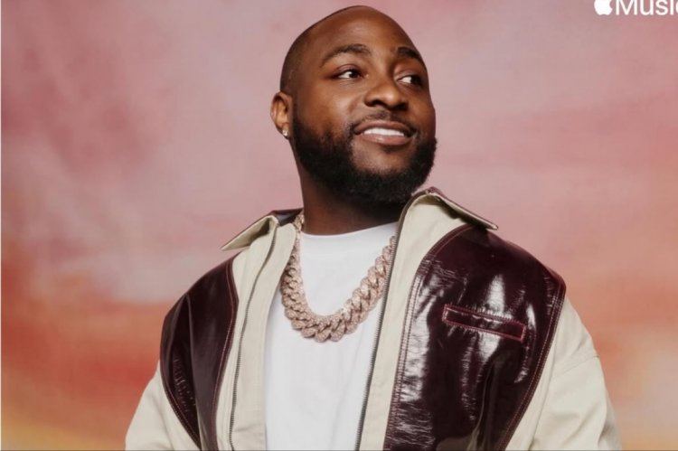 Davido arateganya gufatanya umuziki na politiki