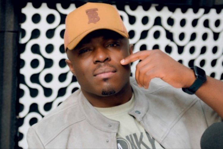 Uncle Austin yanenze abanyamakuru batonesha abahanzi bamwe
