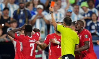 U Busuwisi bwikomye umusifuzi nyuma yo gusezererwa na Argentina