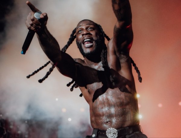 Burna Boy yanditse amateka kuri Billboard Global 200