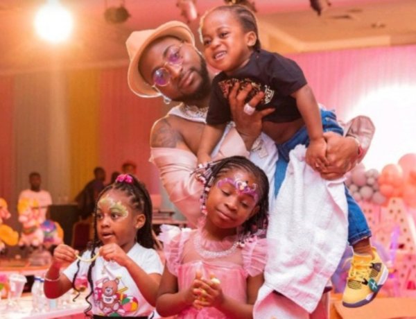 Davido yatangiye guhatwa ibibazo n'abana be