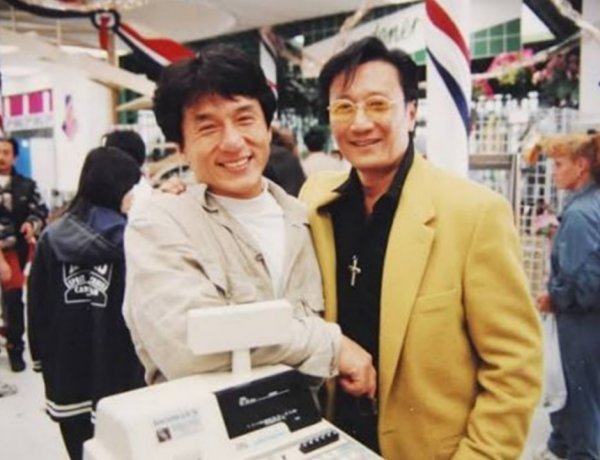 Jackie Chan yashenguwe n'urupfu rw'uwamuzamuye muri sinema