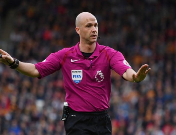 Anthony Taylor yasezeye umwuga wo gusifura