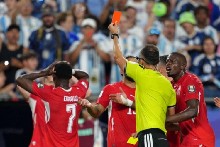 U Busuwisi bwikomye umusifuzi nyuma yo gusezererwa na Argentina