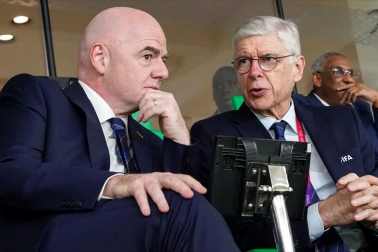 Arsène Wenger yateye umugongo Gianni Infantino amusiga mu mazi abira